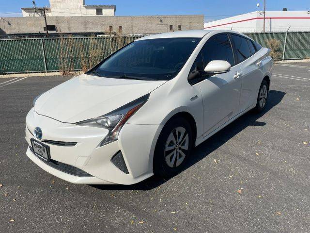 2016 Toyota Prius Three FWD photo