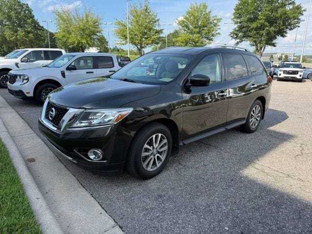 2016 Nissan Pathfinder SV FWD photo
