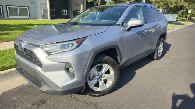 2021 Toyota RAV4 Hybrid XLE AWD photo
