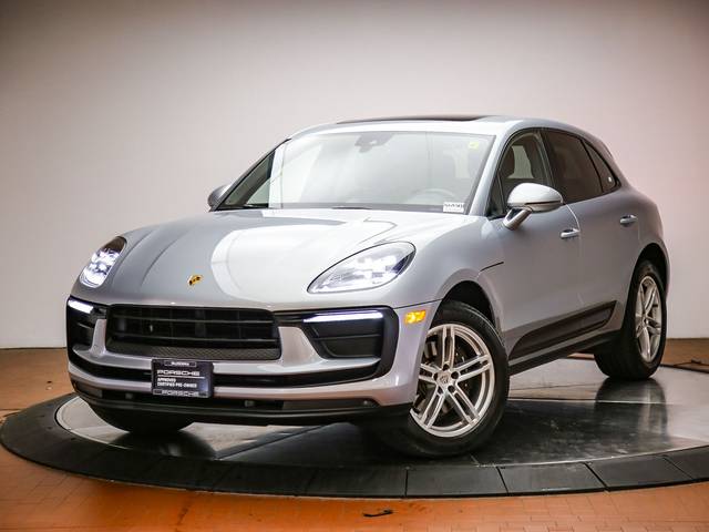 2022 Porsche Macan AWD photo
