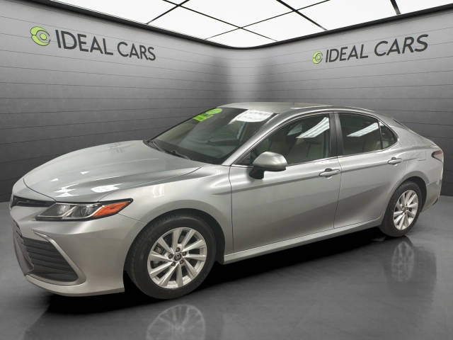 2022 Toyota Camry LE FWD photo