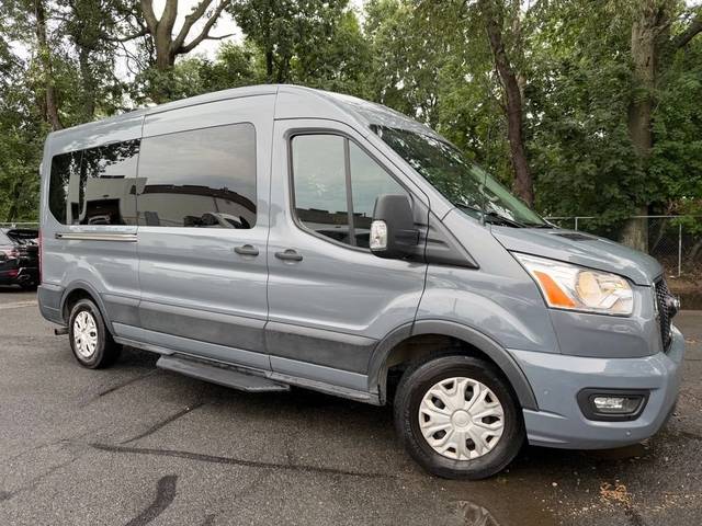 2022 Ford Transit Passenger Wagon XL RWD photo