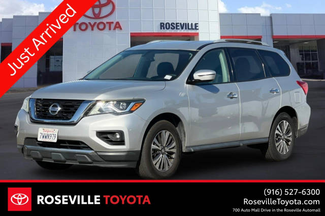 2017 Nissan Pathfinder SV 4WD photo