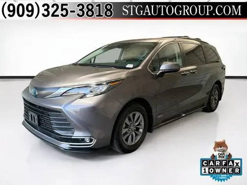 2021 Toyota Sienna XLE FWD photo