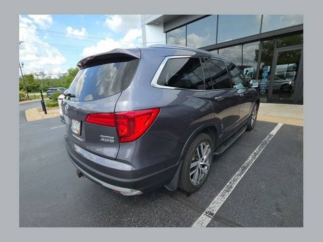 2016 Honda Pilot Touring AWD photo