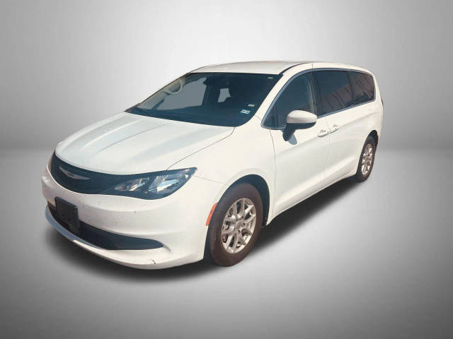 2023 Chrysler Voyager LX FWD photo
