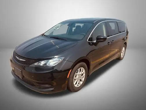 2023 Chrysler Voyager LX FWD photo