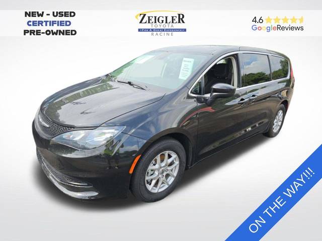 2023 Chrysler Voyager LX FWD photo