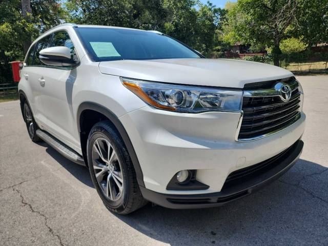2016 Toyota Highlander XLE FWD photo