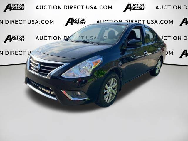 2015 Nissan Versa SV FWD photo