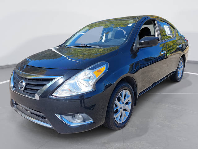 2015 Nissan Versa SV FWD photo