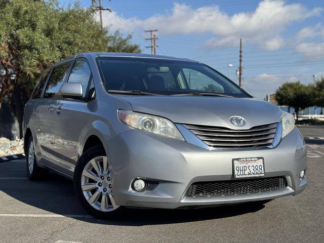 2015 Toyota Sienna XLE AWD photo