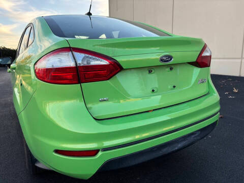 2015 Ford Fiesta SE FWD photo
