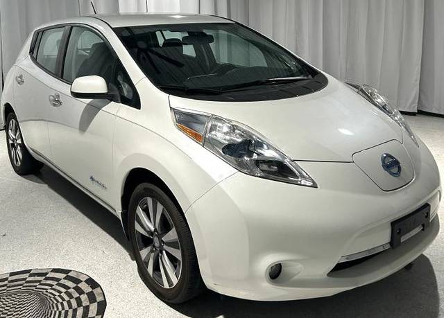 2015 Nissan Leaf SV FWD photo