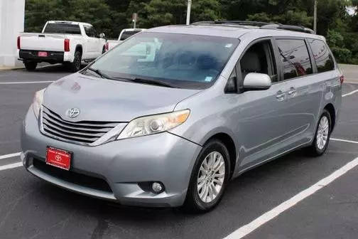 2015 Toyota Sienna XLE FWD photo