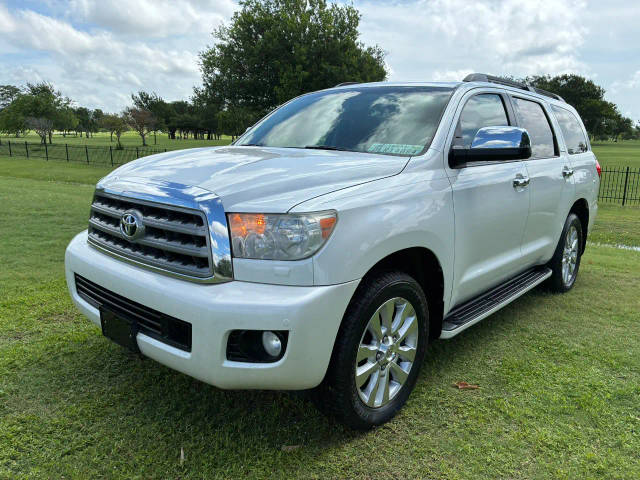 2015 Toyota Sequoia Platinum RWD photo