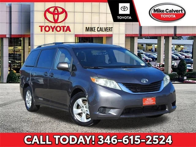 2015 Toyota Sienna LE FWD photo