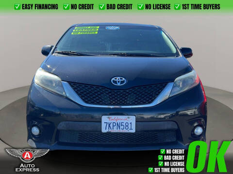 2015 Toyota Sienna SE FWD photo
