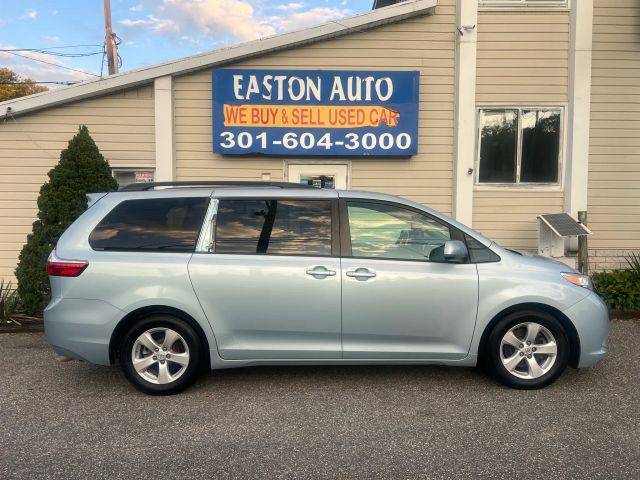 2015 Toyota Sienna LE FWD photo