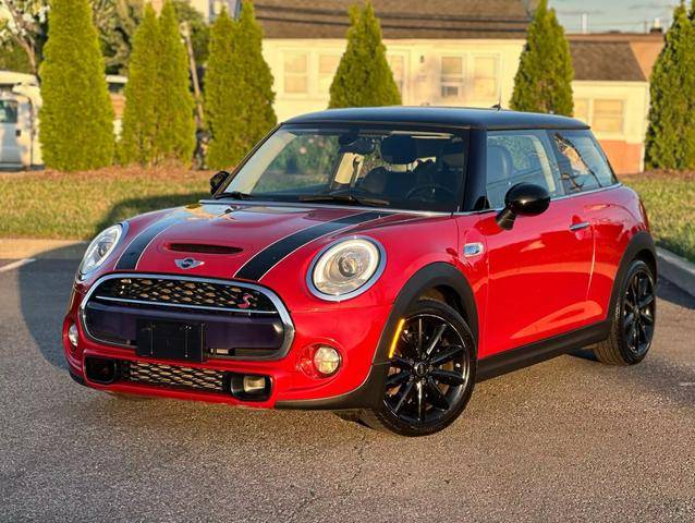 2015 MINI Hardtop 2 Door S FWD photo