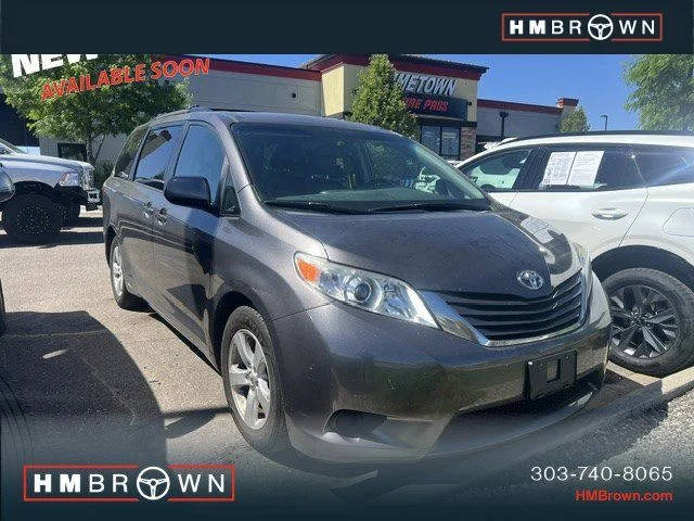 2015 Toyota Sienna LE FWD photo