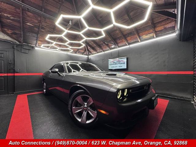 2015 Dodge Challenger SXT RWD photo