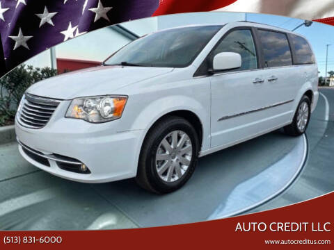 2015 Chrysler Town and Country Touring FWD photo