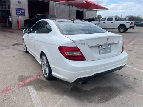 2015 Mercedes-Benz C-Class C 250 RWD photo