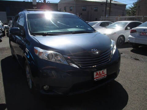2015 Toyota Sienna XLE FWD photo