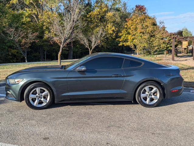 2015 Ford Mustang V6 RWD photo