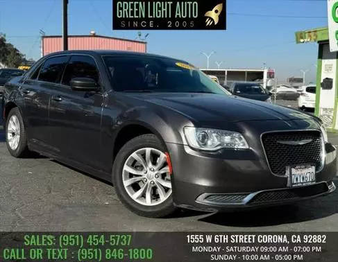 2015 Chrysler 300 Limited RWD photo