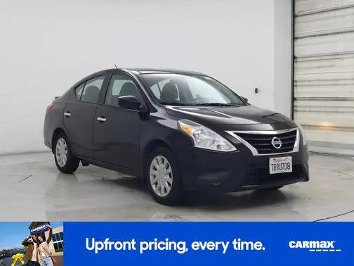 2015 Nissan Versa SV FWD photo
