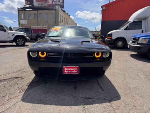 2015 Dodge Challenger SXT RWD photo