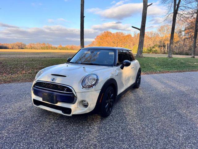 2015 MINI Hardtop 2 Door S FWD photo