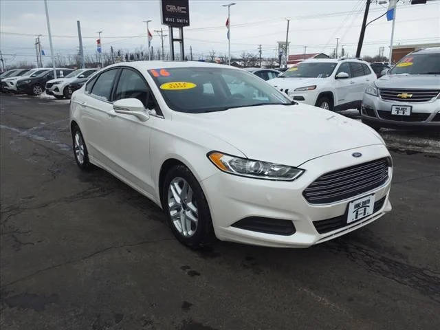 2016 Ford Fusion SE FWD photo