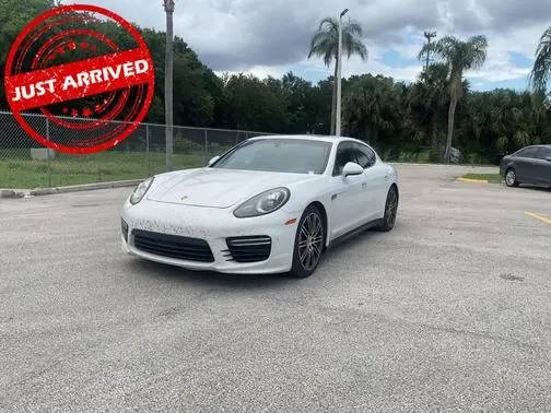 2015 Porsche Panamera GTS AWD photo