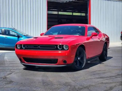 2015 Dodge Challenger SXT RWD photo
