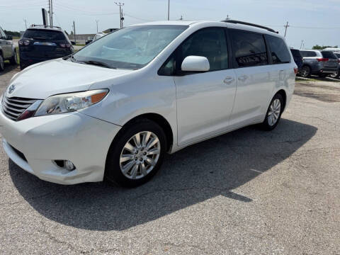 2015 Toyota Sienna XLE AWD photo