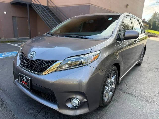 2015 Toyota Sienna SE Premium FWD photo