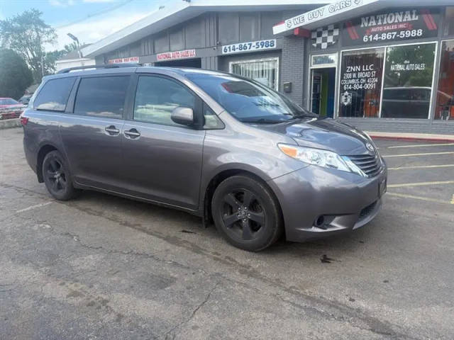 2015 Toyota Sienna LE FWD photo