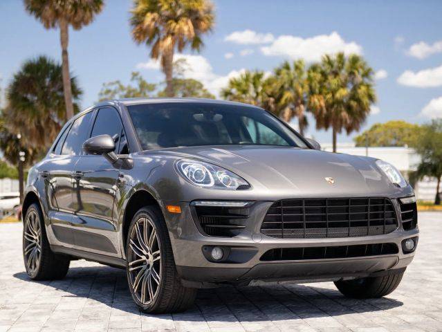2015 Porsche Macan S AWD photo