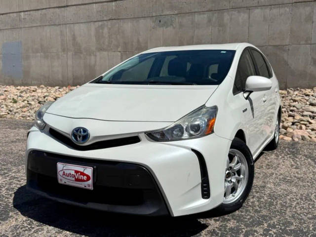 2015 Toyota Prius v Three FWD photo