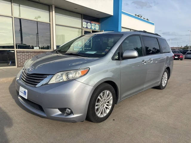 2015 Toyota Sienna XLE Premium FWD photo