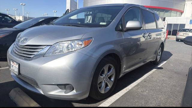 2015 Toyota Sienna LE FWD photo