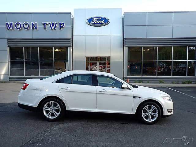 2015 Ford Taurus SEL FWD photo