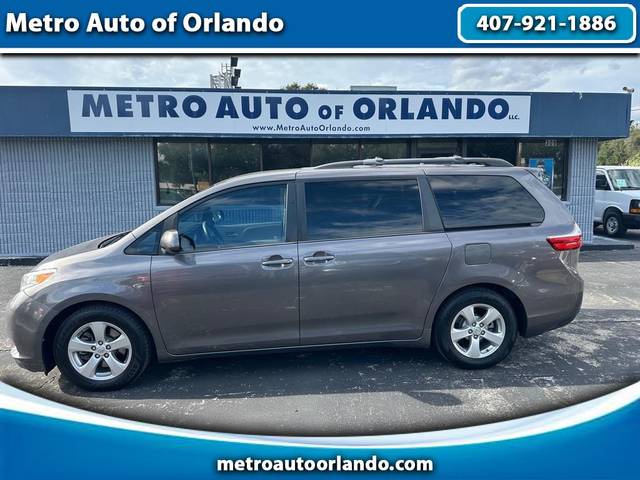2015 Toyota Sienna LE FWD photo