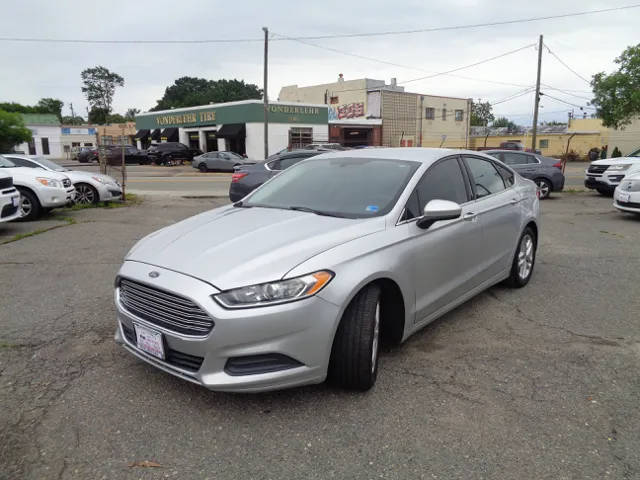 2016 Ford Fusion SE FWD photo