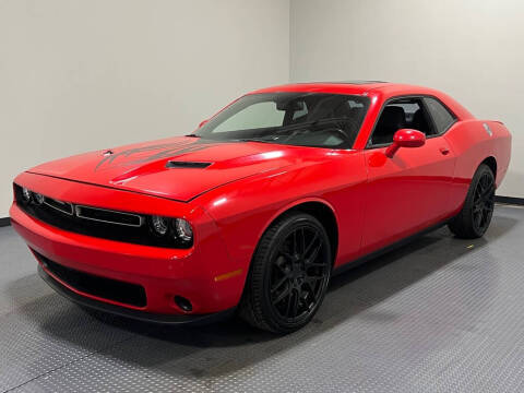 2015 Dodge Challenger SXT RWD photo