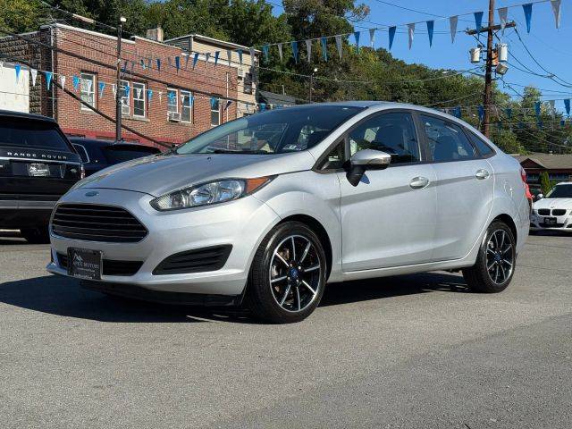 2015 Ford Fiesta SE FWD photo