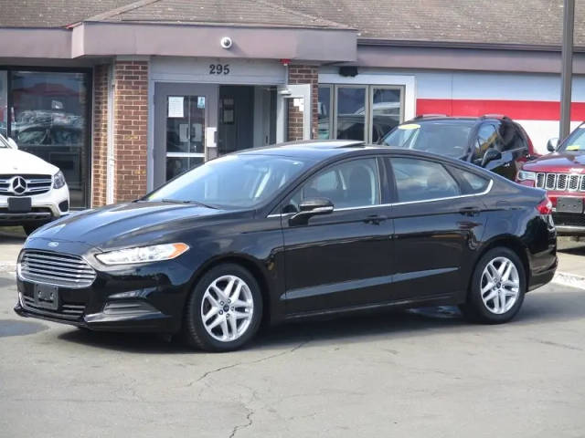 2016 Ford Fusion SE FWD photo
